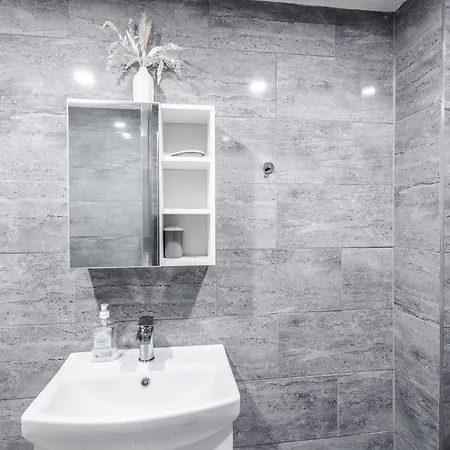 Beautiful Apartment Una - Free Public Parking Litherland Esterno foto